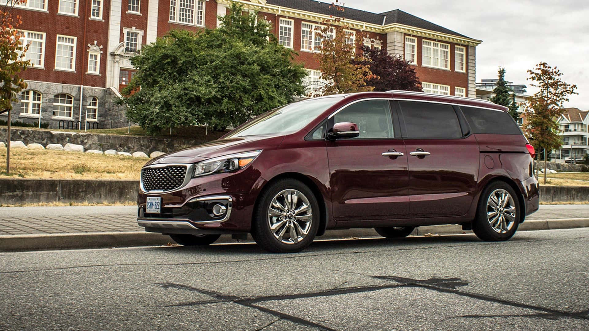 Kia Sedona, maroon, brick building, Full HD Desktop Wallpaper