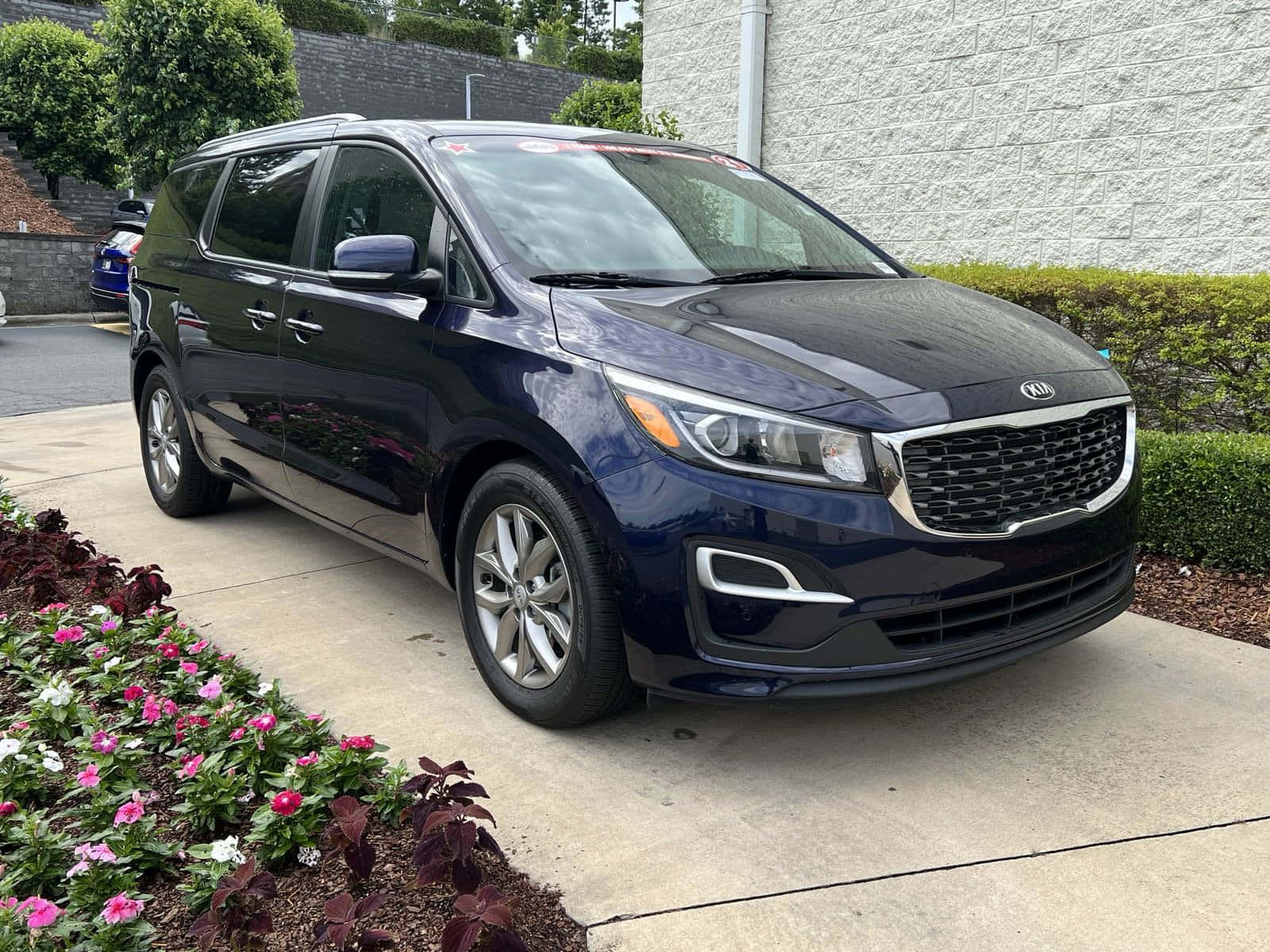 Kia Sedona, dark blue, concrete driveway, HD Desktop Wallpaper
