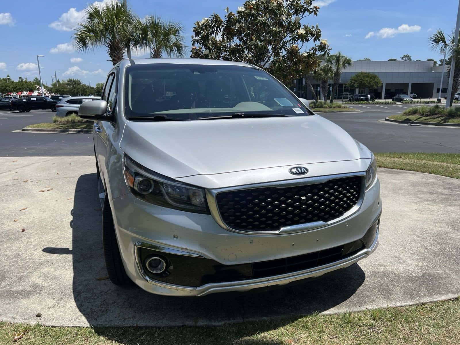 Kia Sedona, silver, concrete pad, HD Desktop Wallpaper