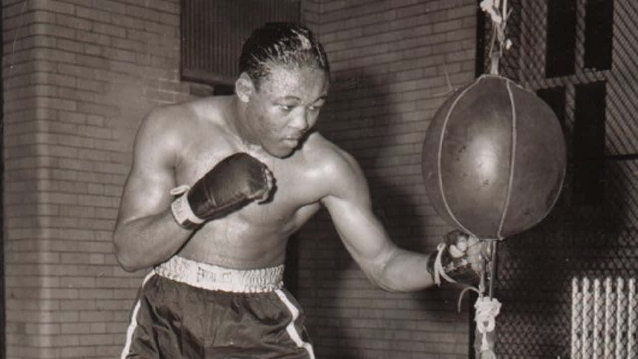 Kid Gavilan, training small punching bag, black and white photo, HD Desktop Wallpaper
