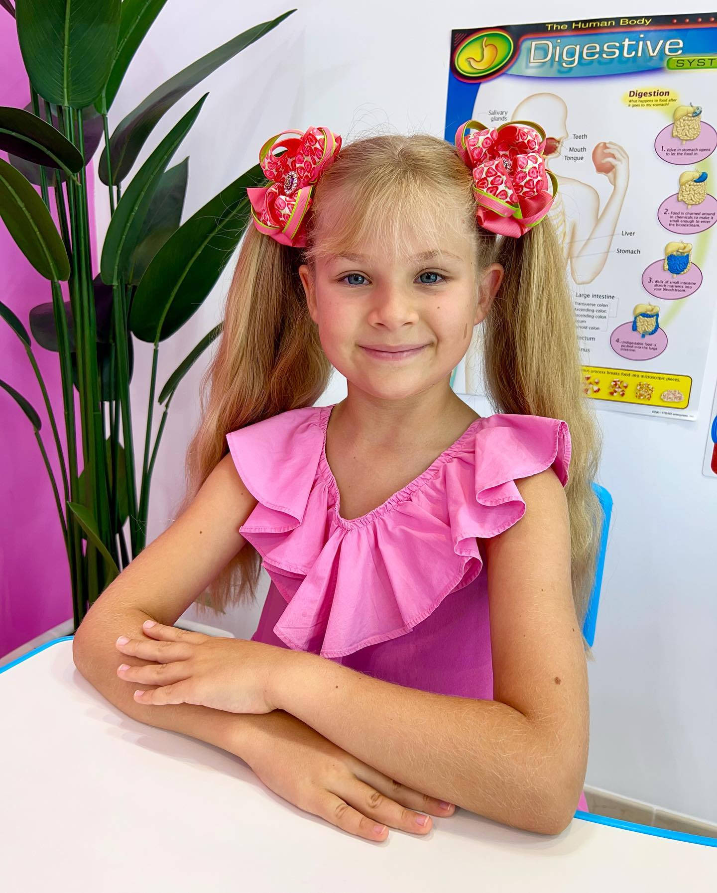 Kids Diana Show, blonde pigtails, pink bows, HD Phone Wallpaper
