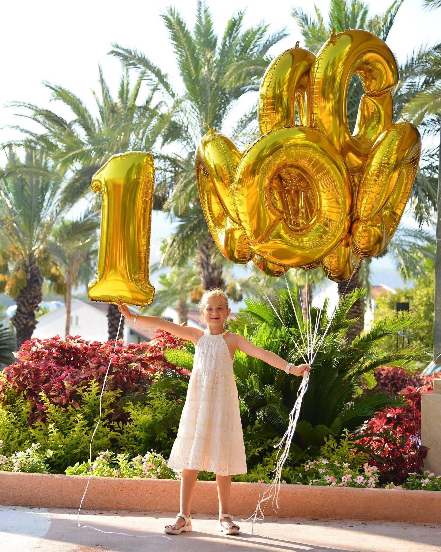 Kids Diana Show, golden '16' balloons, white dress, HD Phone Wallpaper