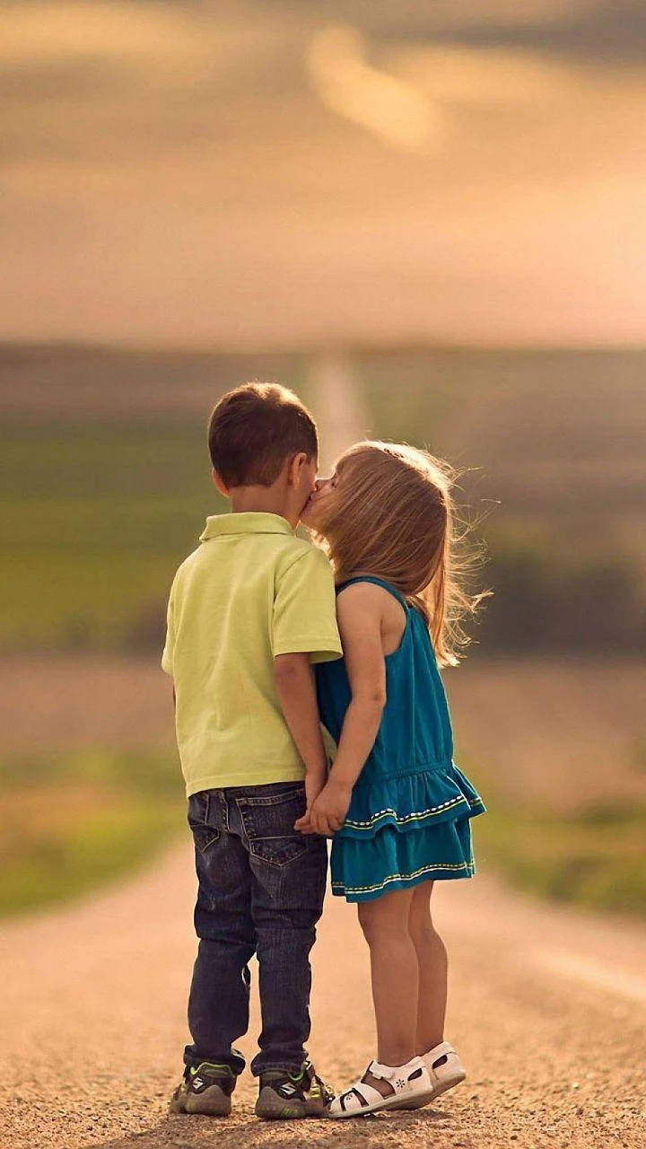 cute kids kissing, dirt road, golden sunset, HD Phone Wallpaper