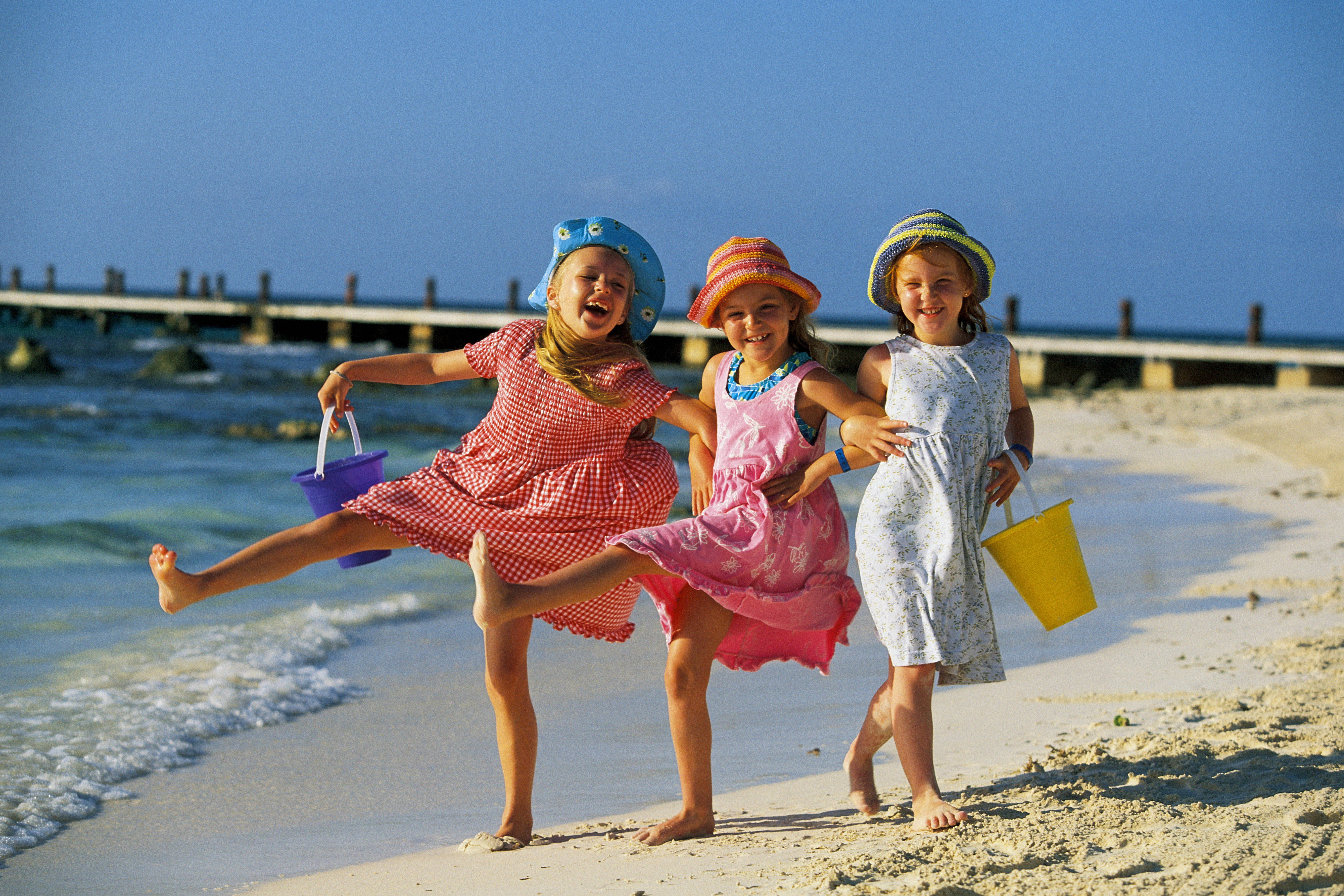 sister trio, beach, ocean waves, 5K Desktop Wallpaper