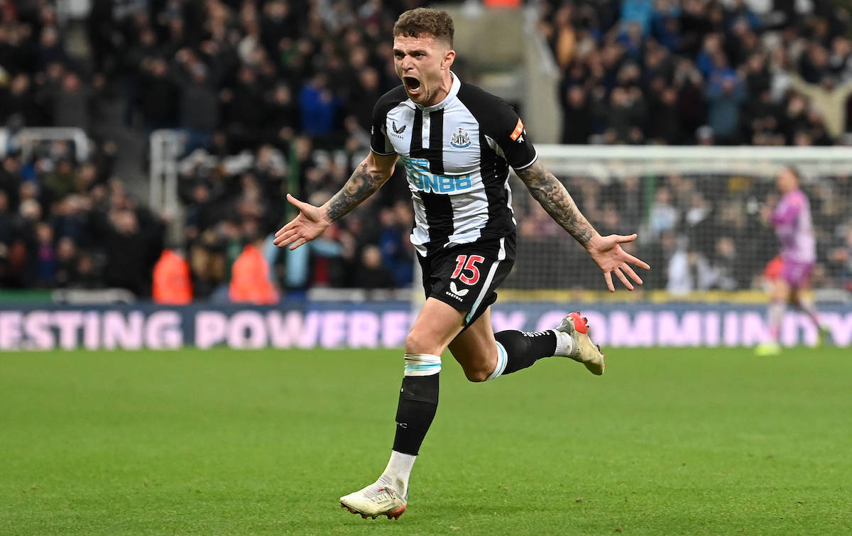 Kieran Trippier, black and white striped jersey, green pitch, SD Desktop Wallpaper