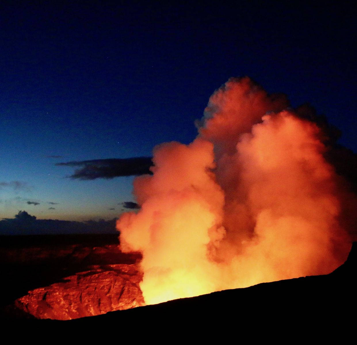 Kilauea Volcano, night sky, fiery orange lava, SD Desktop Wallpaper
