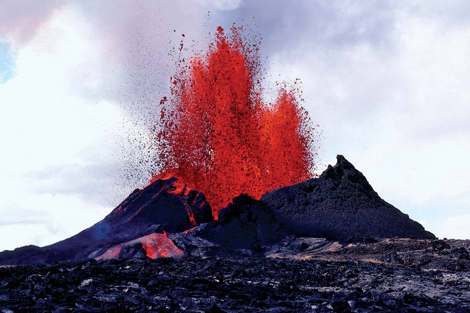 Kilauea Volcano, fiery red lava, cloudy sky, HD Desktop Wallpaper