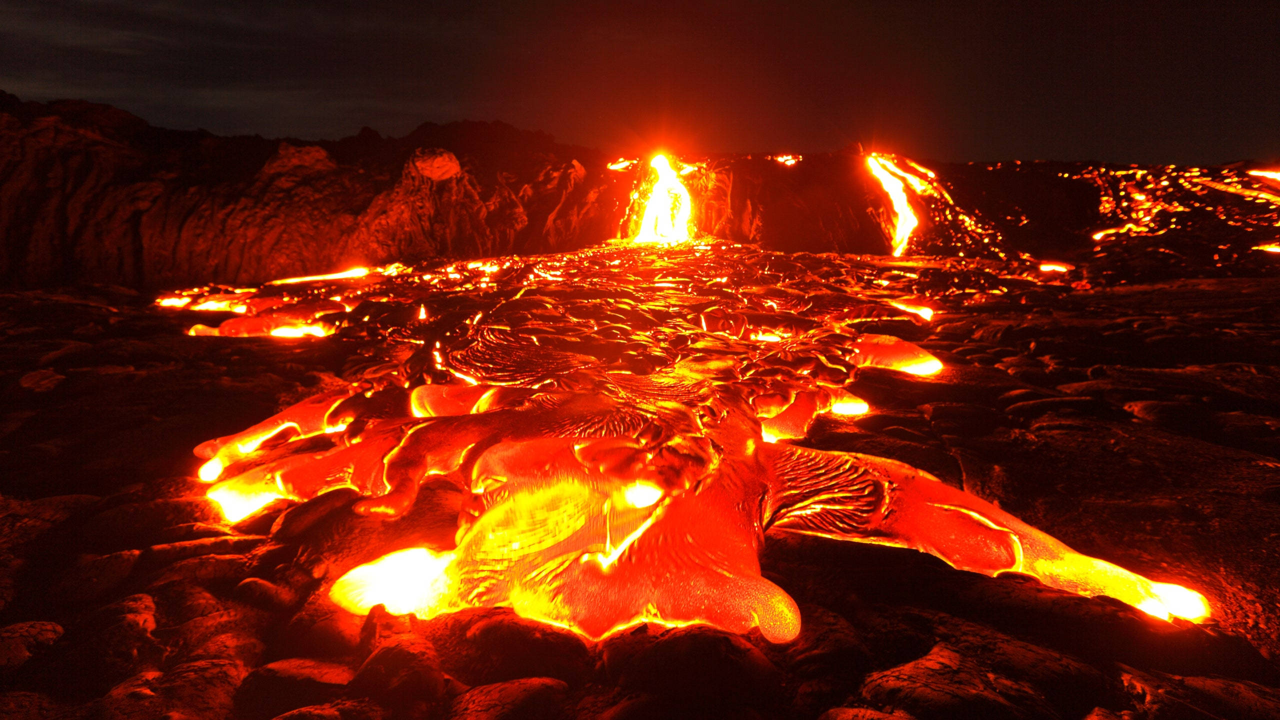 Kilauea Volcano, hot lava flowing, rugged terrain, 2K Desktop Wallpaper