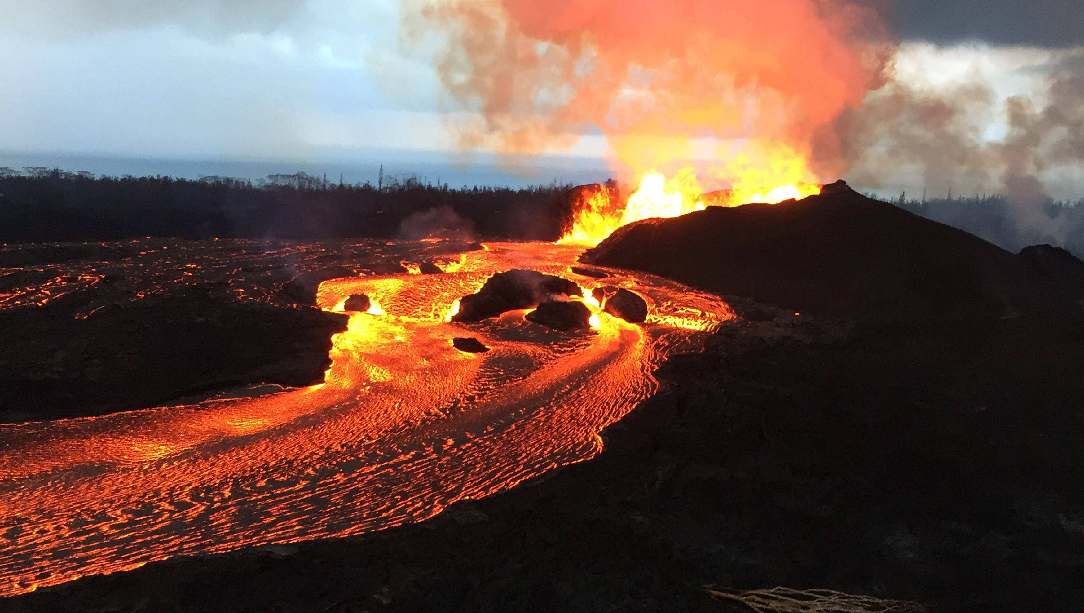 Kilauea Volcano, lava flow, fiery orange, 2K Desktop Wallpaper