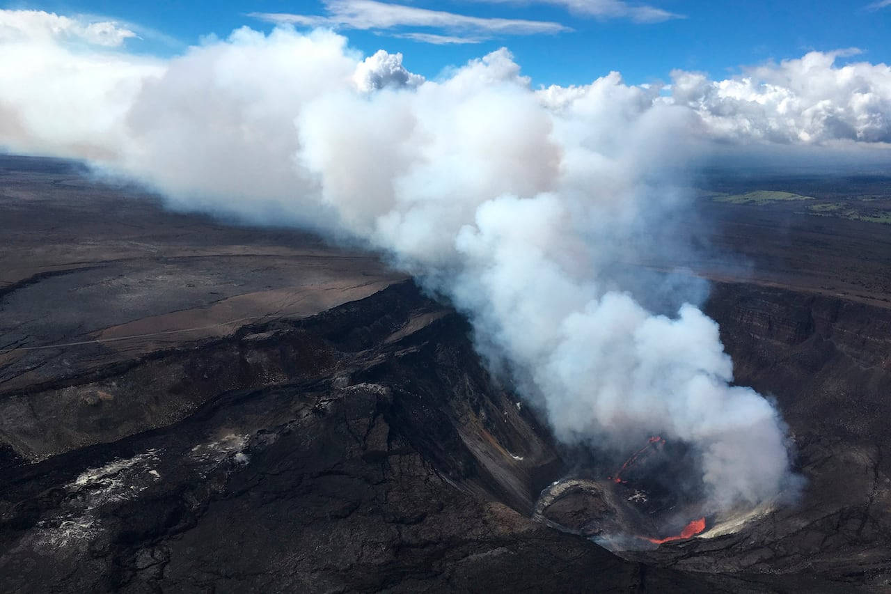 Kilauea Volcano, glowing lava, billowing white smoke, HD Desktop Wallpaper
