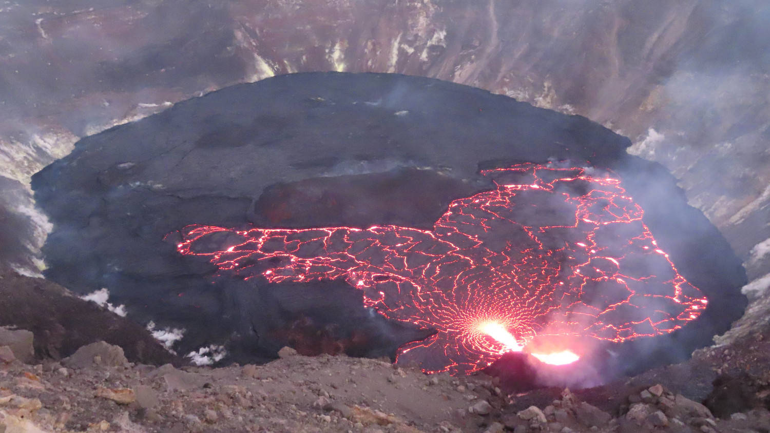Kilauea Volcano, volcanic crater, vibrant red lava, HD Desktop Wallpaper