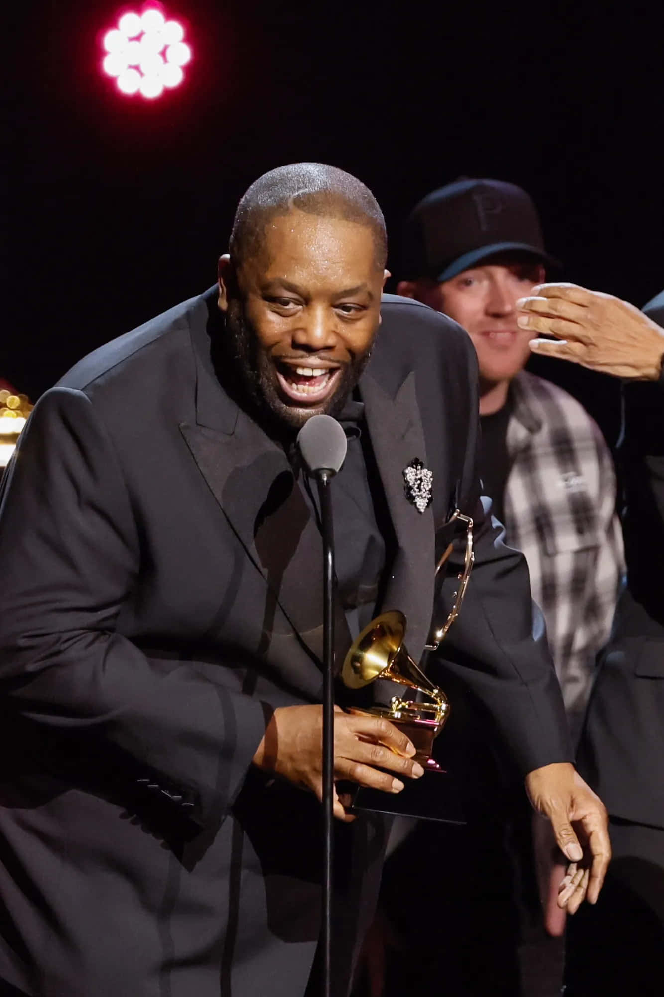Killer Mike, golden Grammy award, red stage lights, Full HD Phone Wallpaper