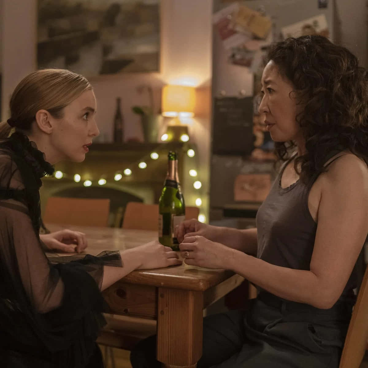 Killing Eve, intimate conversation, wooden table, SD Desktop Wallpaper