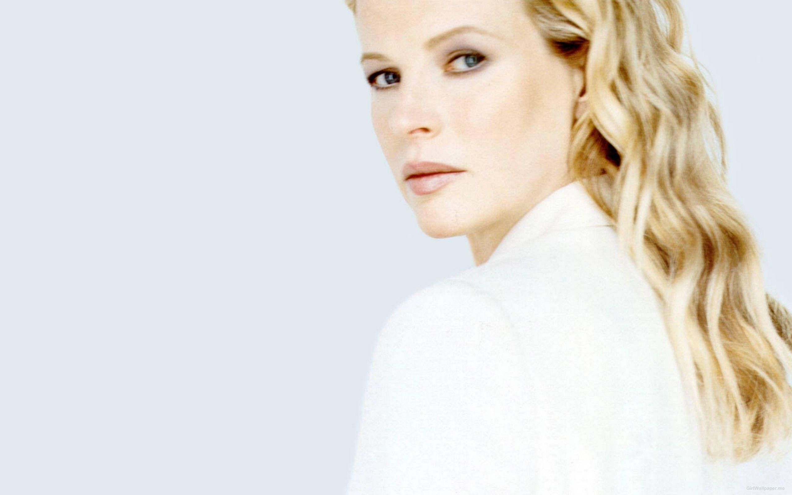 Kim Basinger, blonde wavy hair, blue eyes, 2K Desktop Wallpaper