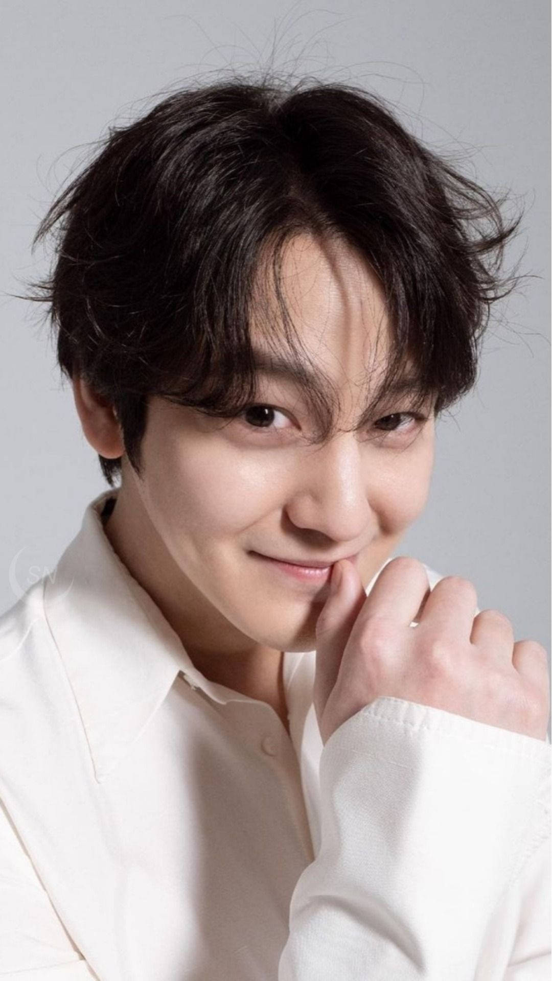 Kim Bum, dark tousled hair, gentle smile, Full HD Phone Wallpaper