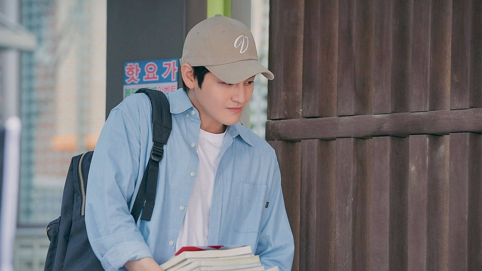 Kim Bum, light blue shirt, beige cap, Full HD Desktop Wallpaper