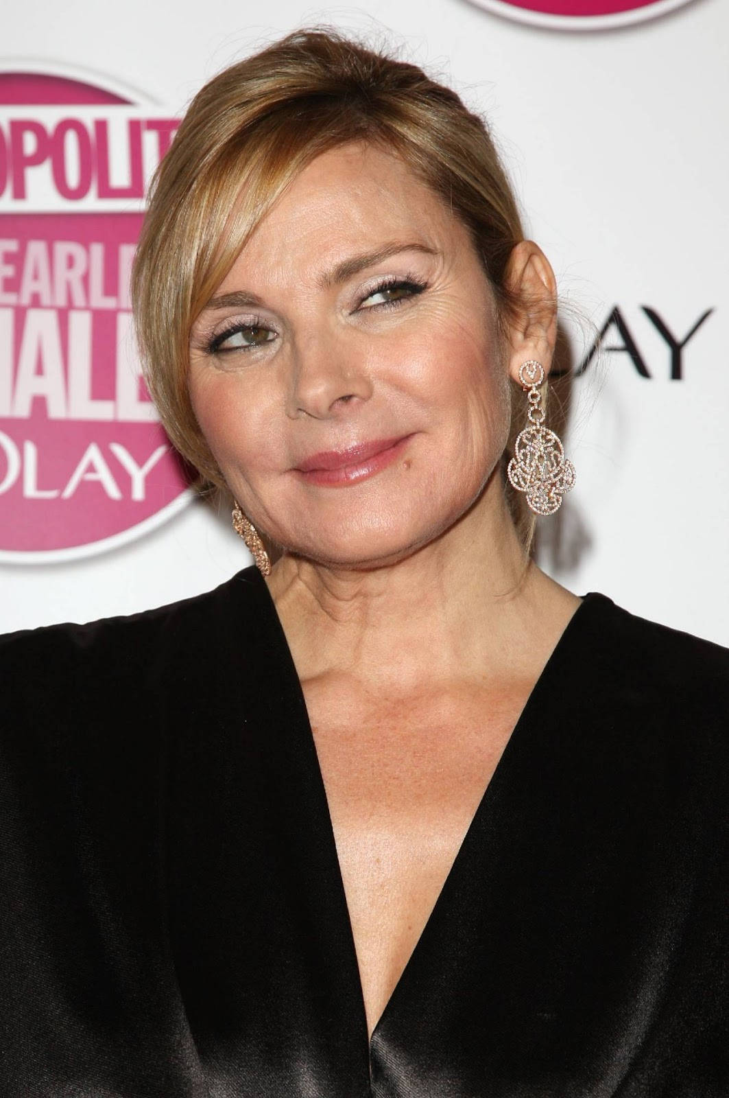 Kim Cattrall, 2008 Cosmopolitan Year Award, black velvet dress, HD Phone Wallpaper