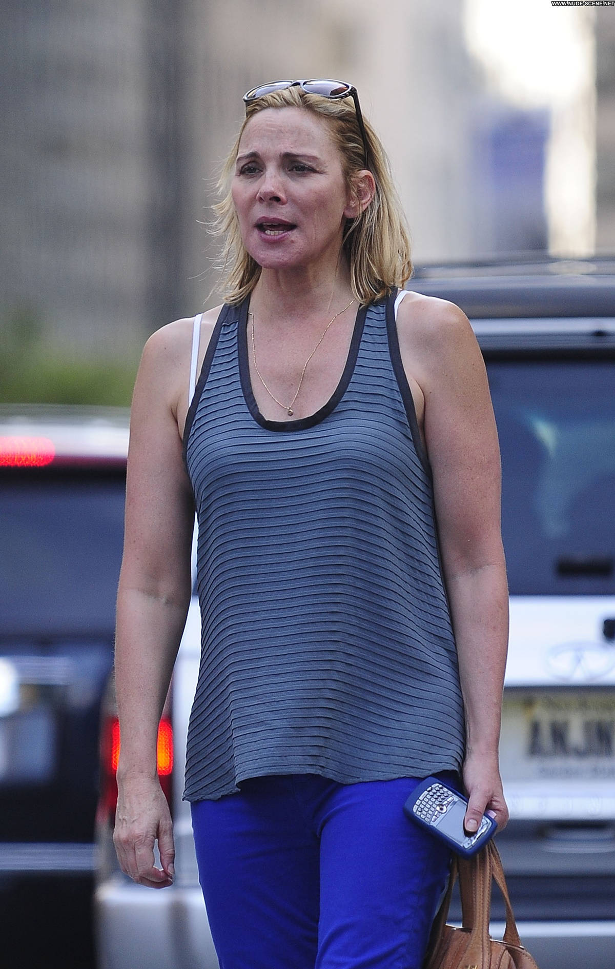 Kim Cattrall, striped tank top, blue pants, HD Phone Wallpaper