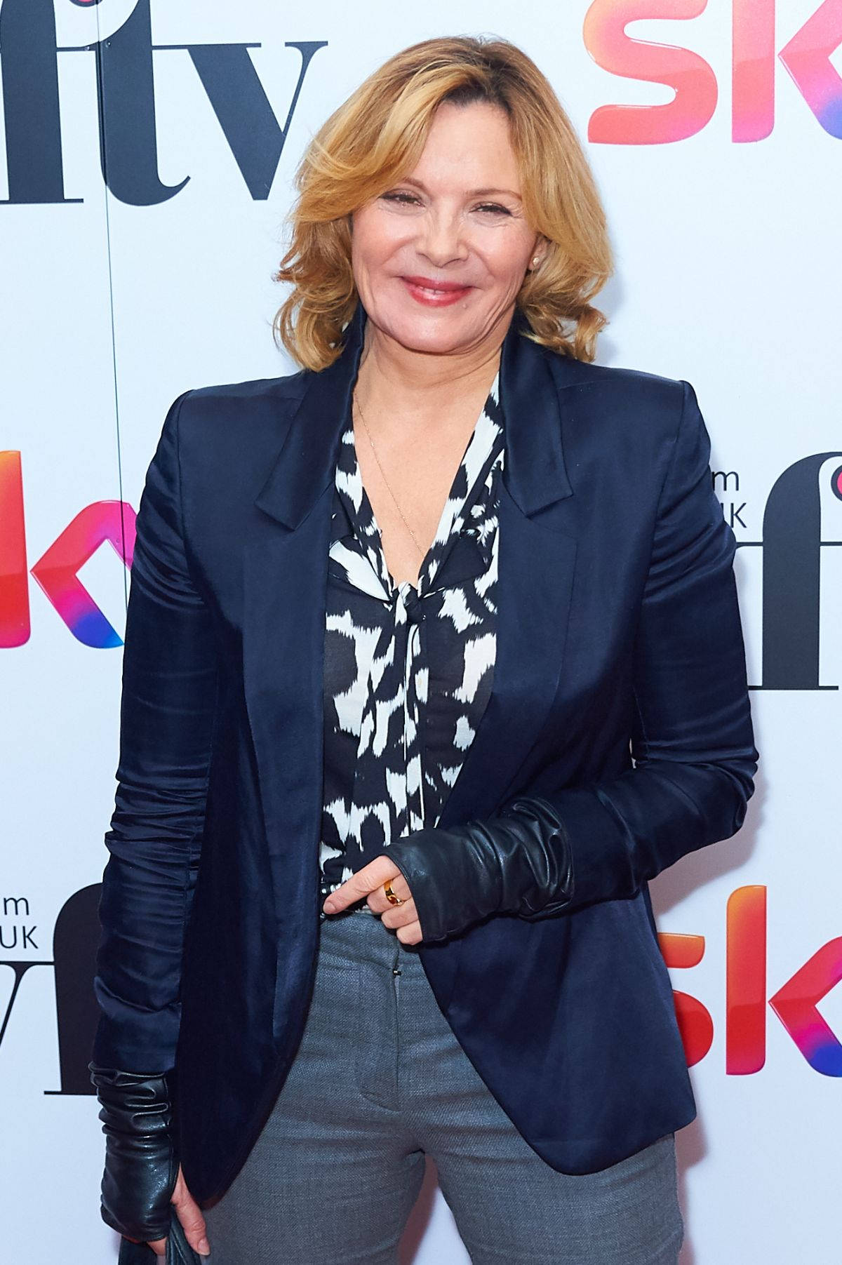 Kim Cattrall, 2017 Sky WFTV Awards, navy blazer, HD Phone Wallpaper