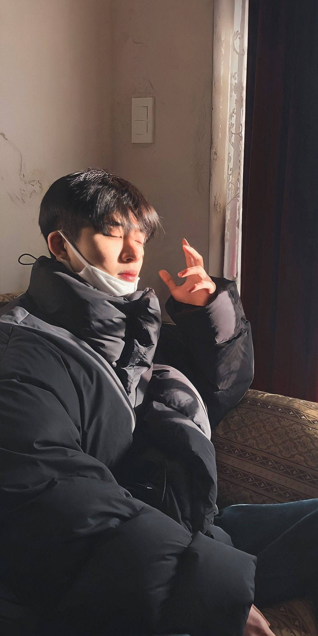 Kim Hanbin, black puffer jacket, window, Full HD Phone Wallpaper
