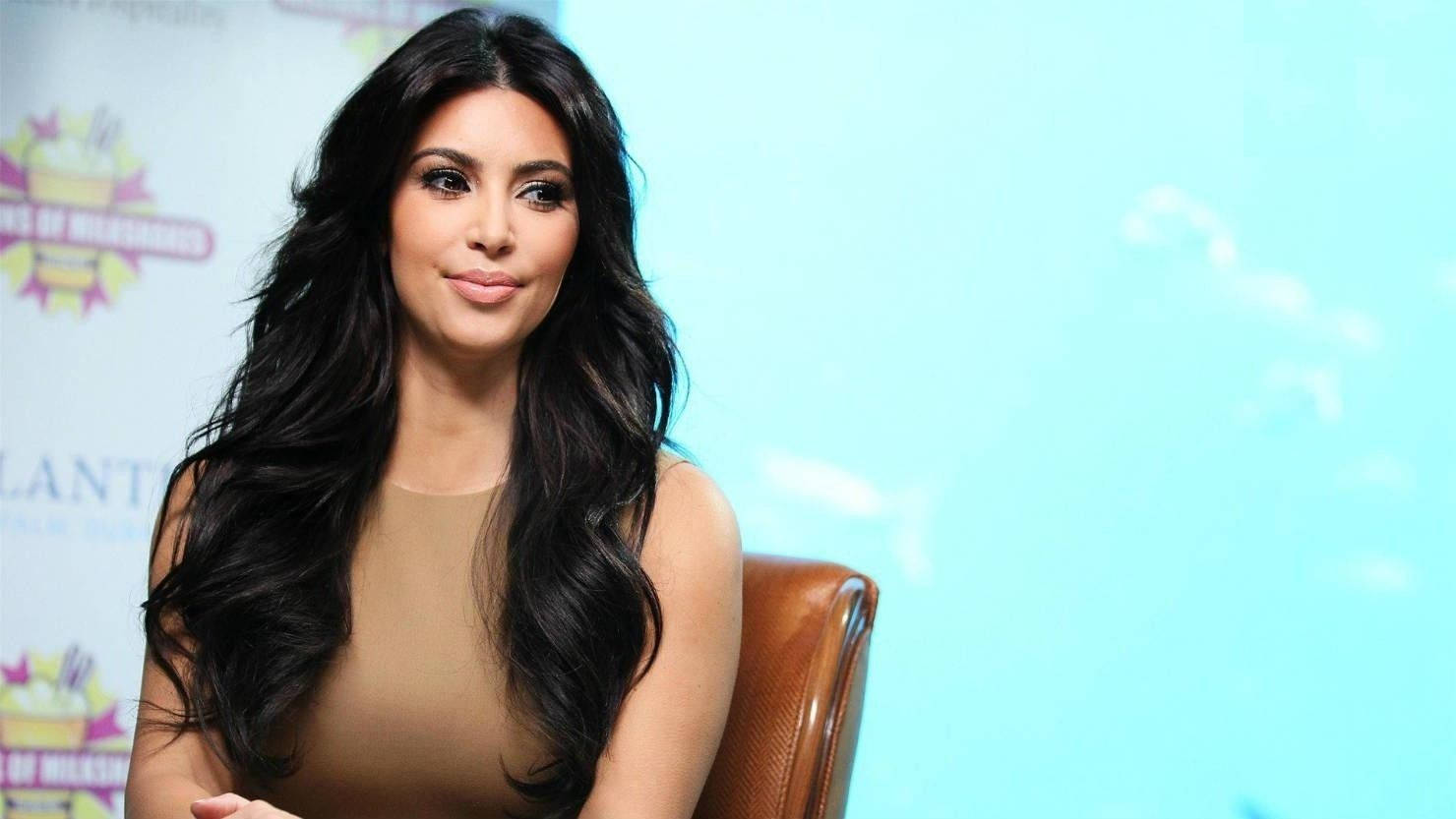 Kim Kardashian, brown leather chair, bright turquoise backdrop, HD Desktop Wallpaper