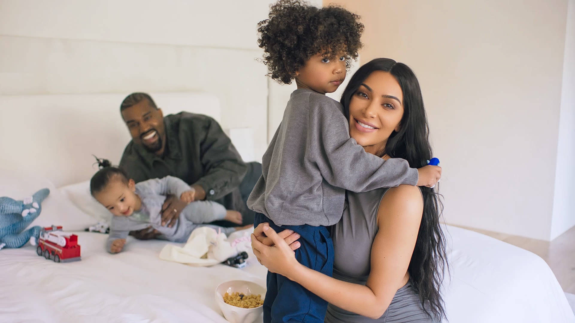 Kim Kardashian, family, child, Full HD Desktop Wallpaper