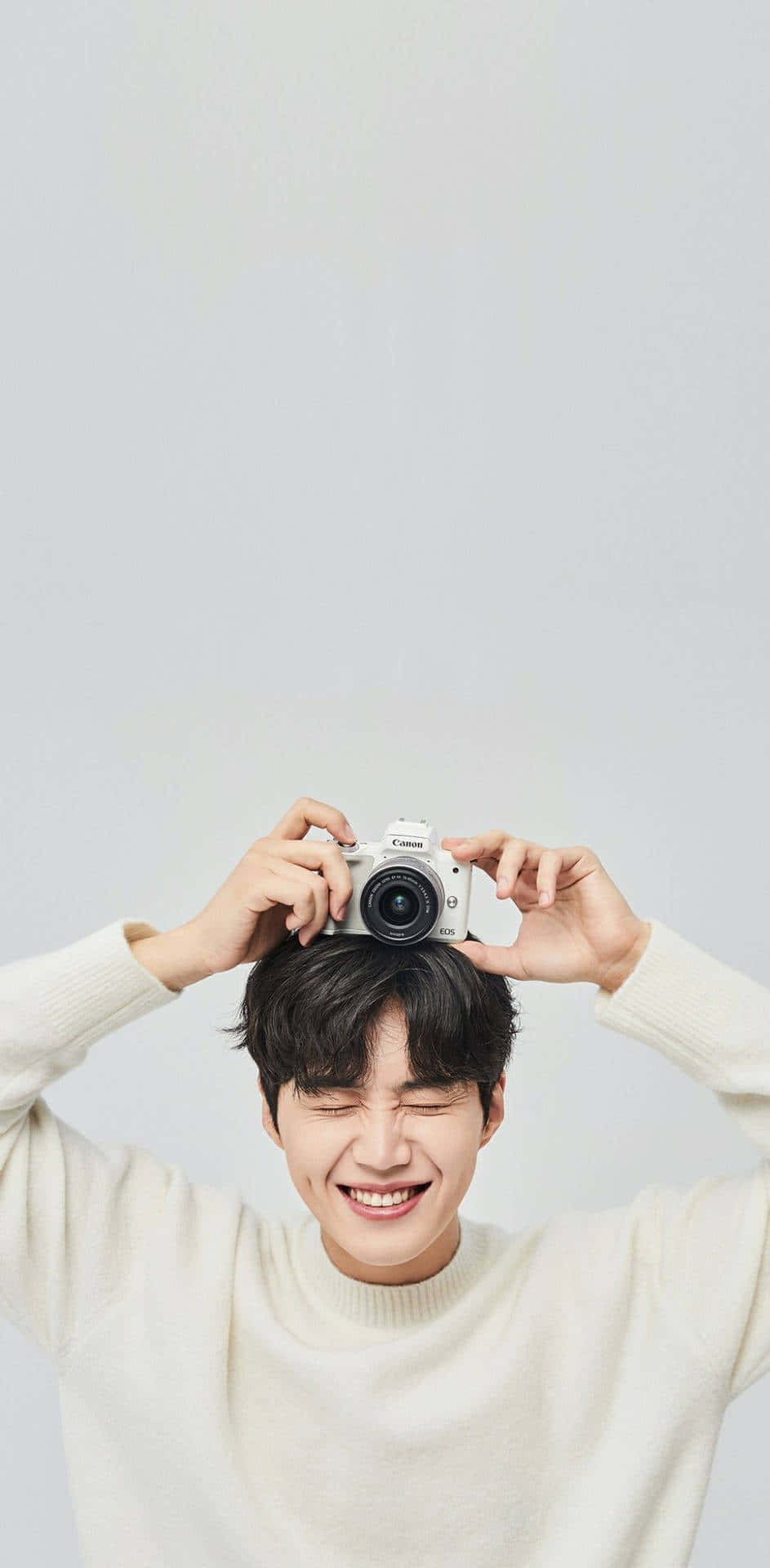 Kim Seon Ho, cream sweater, white camera, Full HD Phone Wallpaper