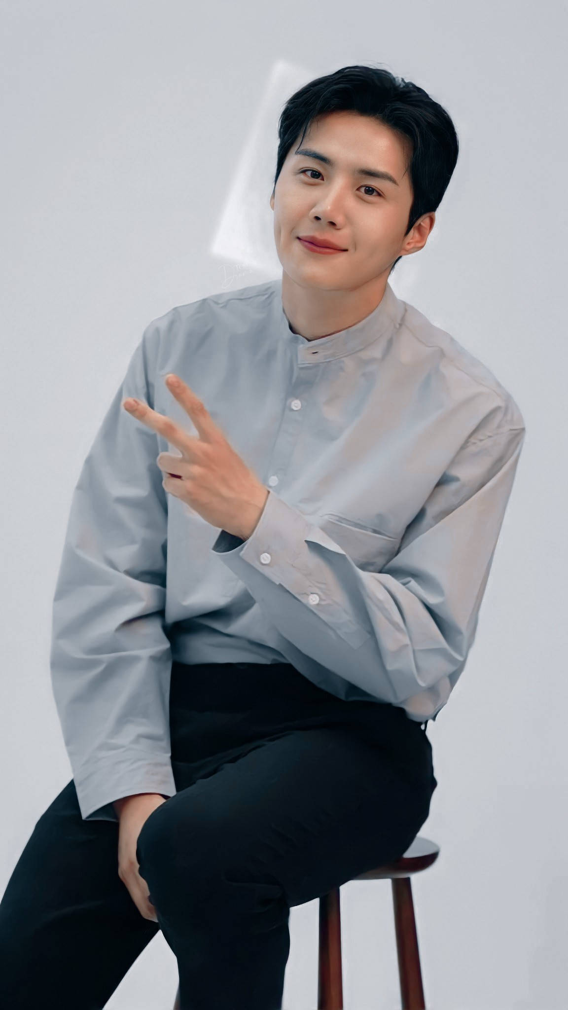Kim Seon Ho, light gray mandarin collar shirt, stool, Full HD Phone Wallpaper