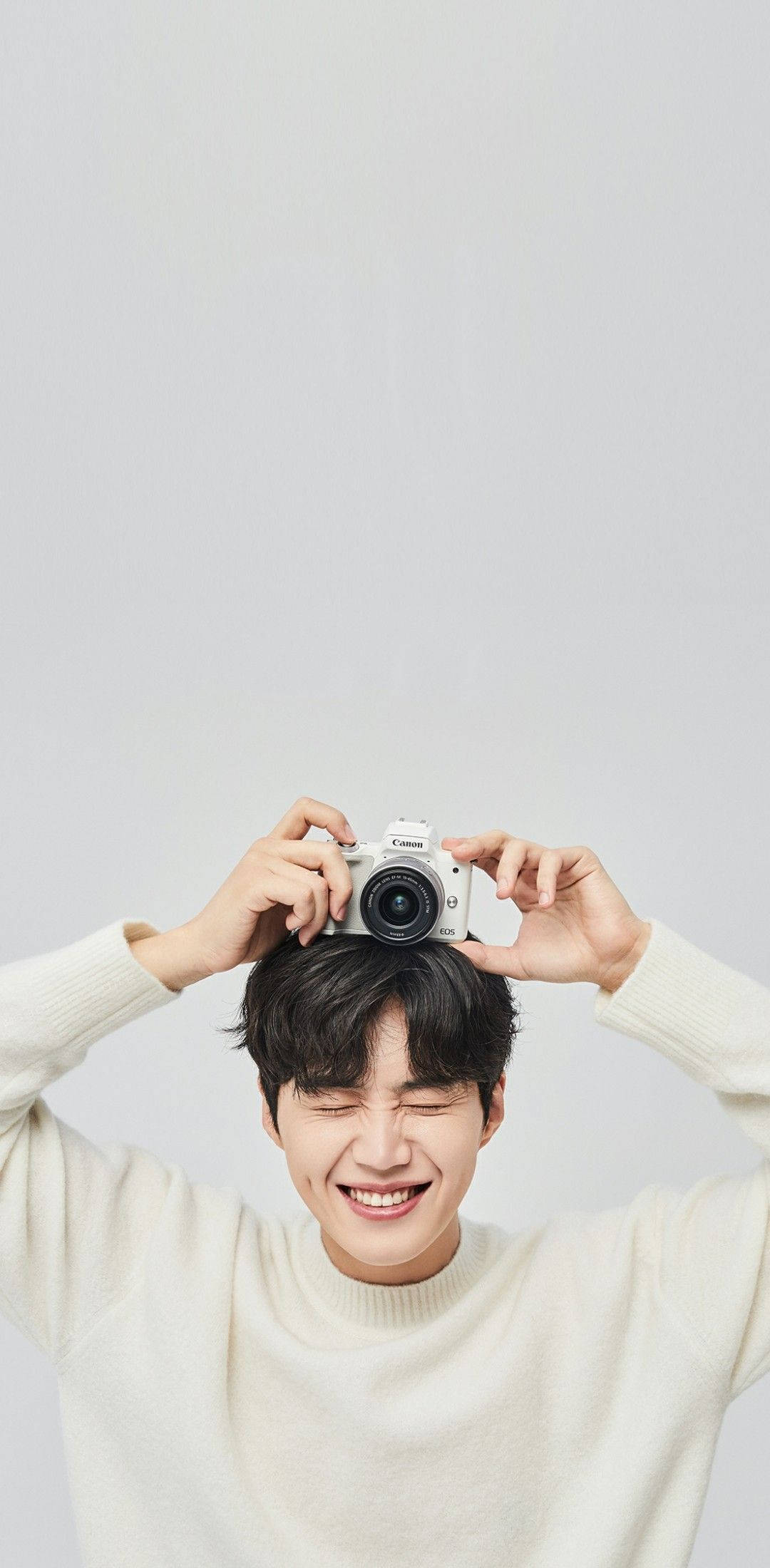 Kim Seon Ho, cream sweater, white camera, Full HD Phone Wallpaper