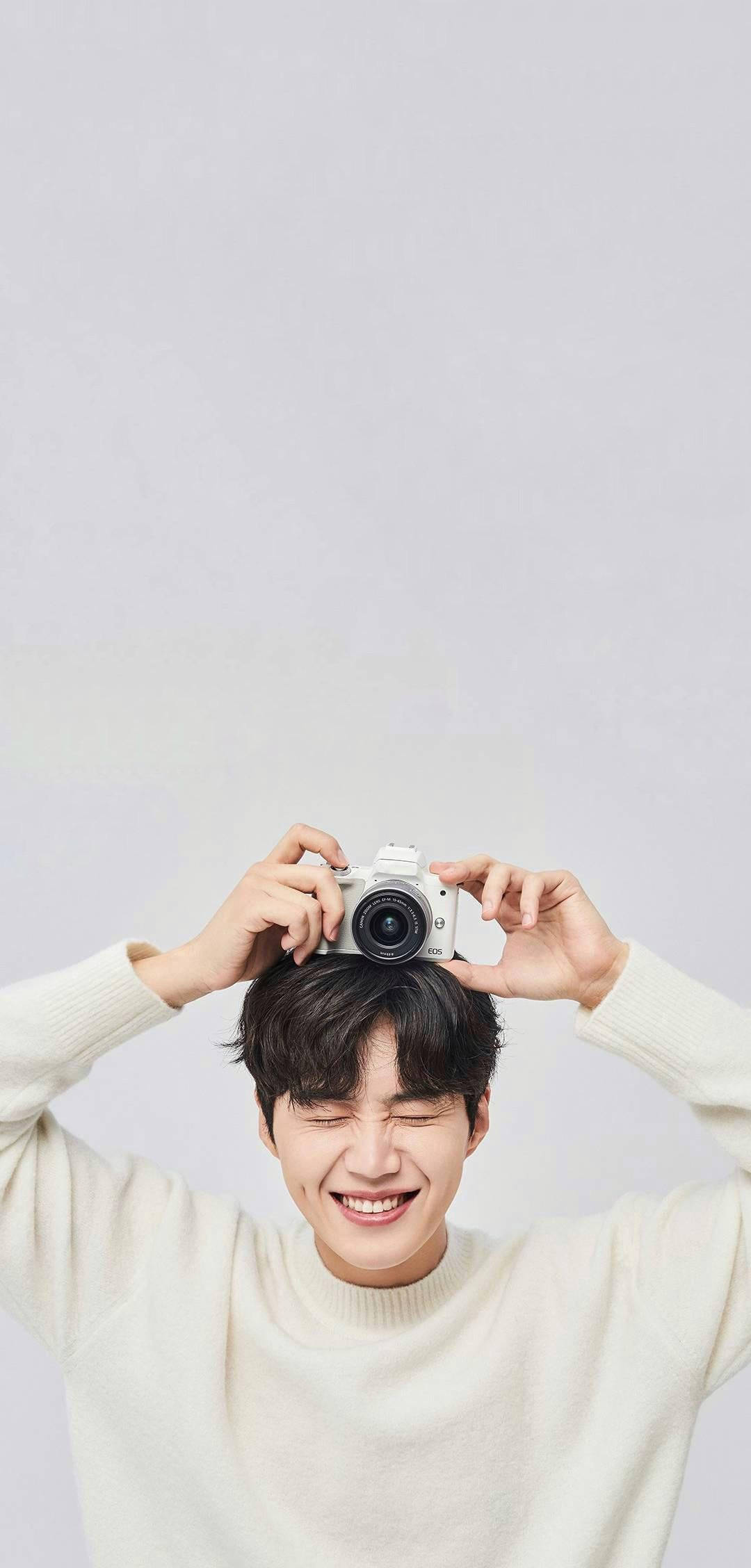 Kim Seon Ho, cream sweater, white camera, Full HD Phone Wallpaper