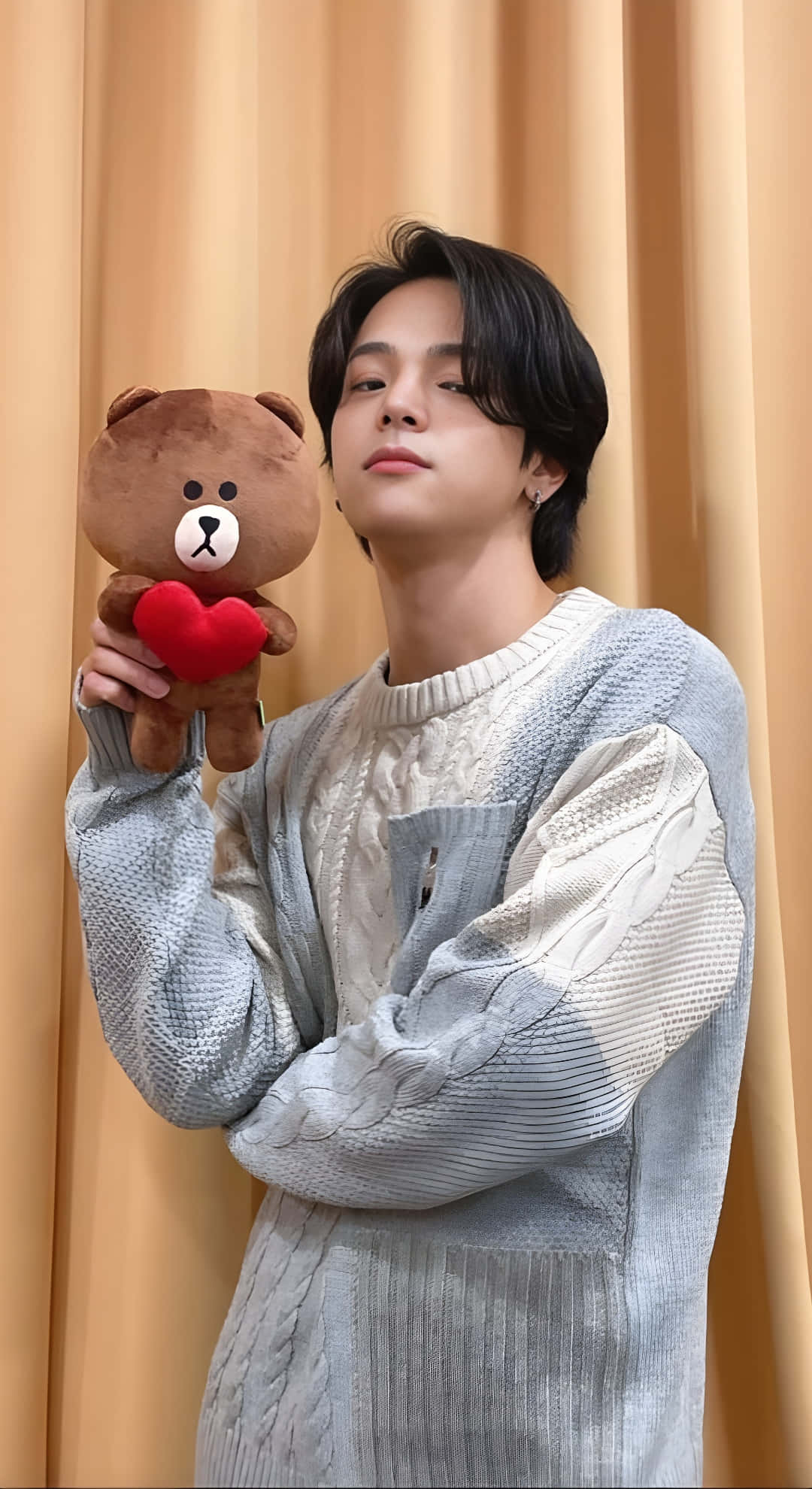Kim Woojin, textured gray and white sweater, brown teddy bear, Full HD Phone Wallpaper