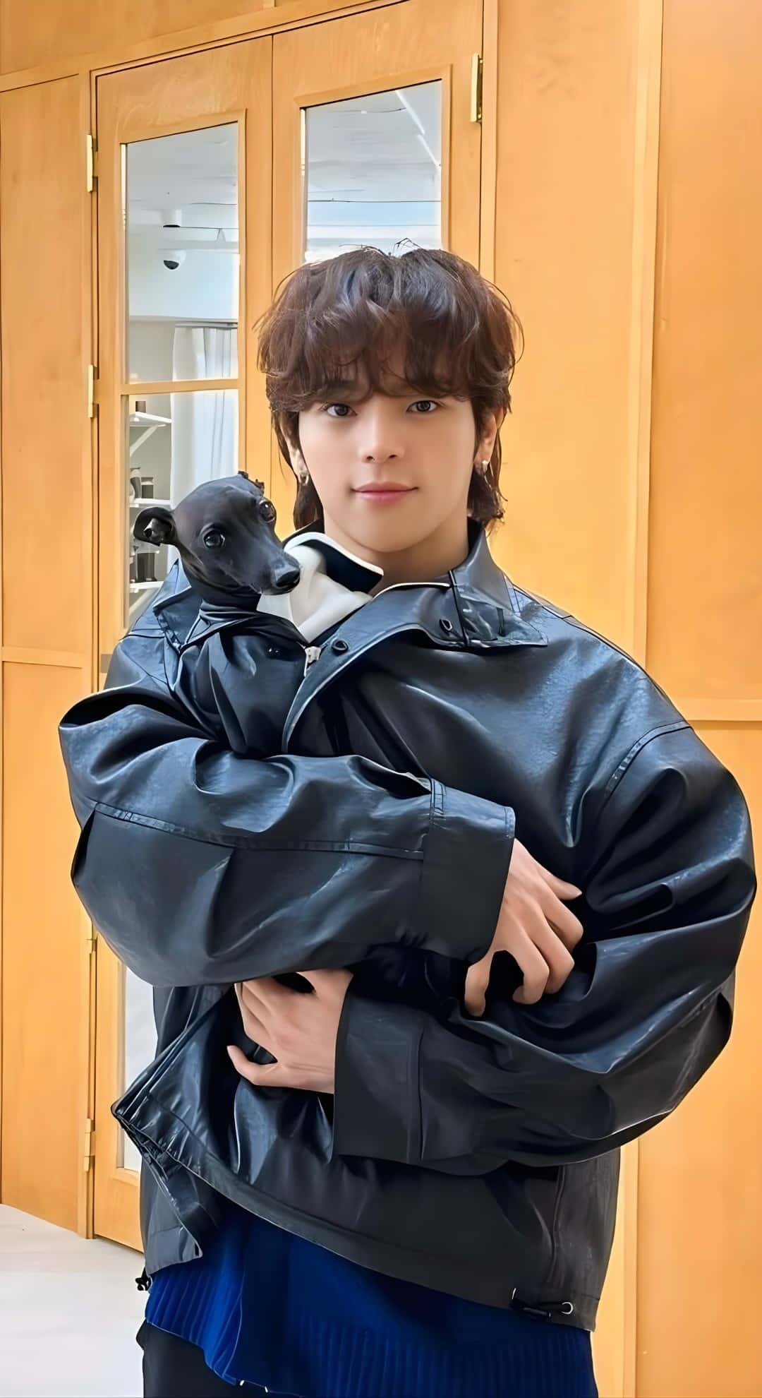 Kim Woojin, black leather jacket, small black dog, Full HD Phone Wallpaper