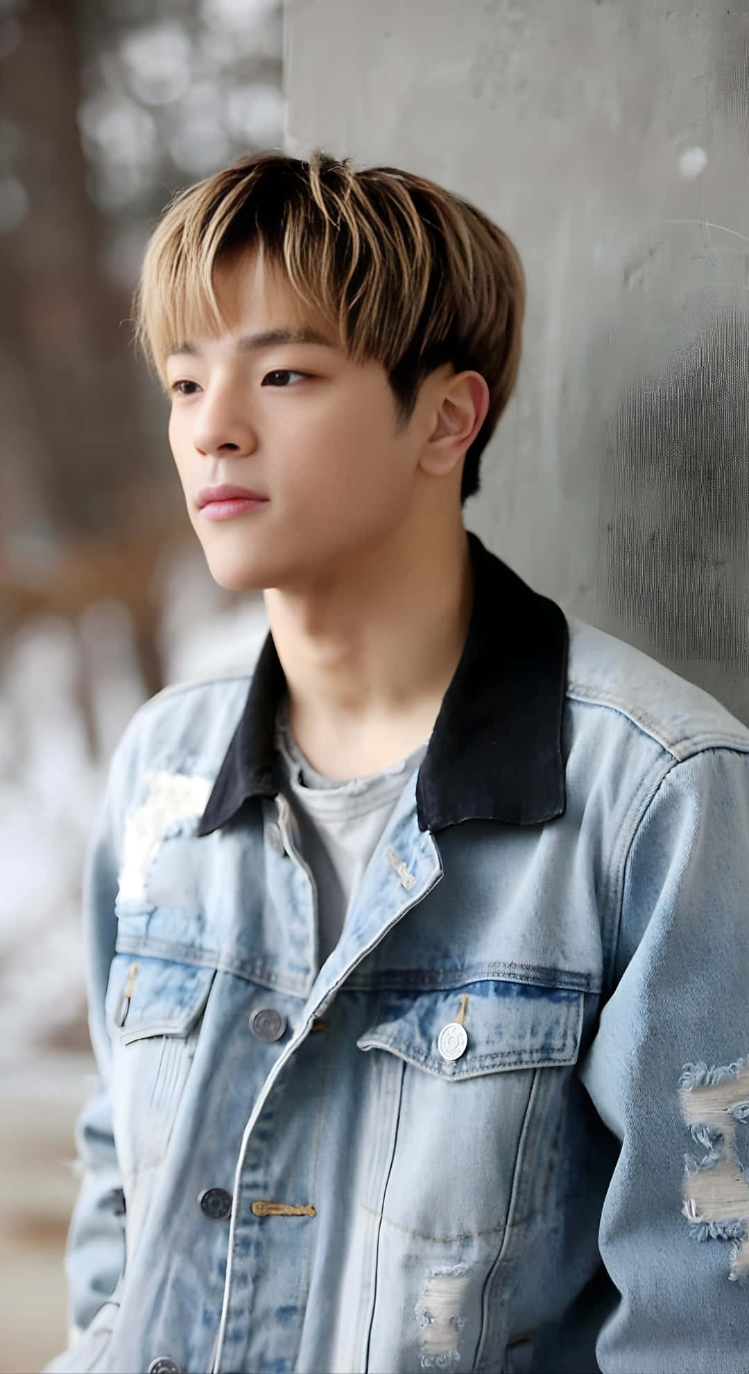 Kim Woojin, blonde hair, distressed light blue denim jacket, Full HD Phone Wallpaper