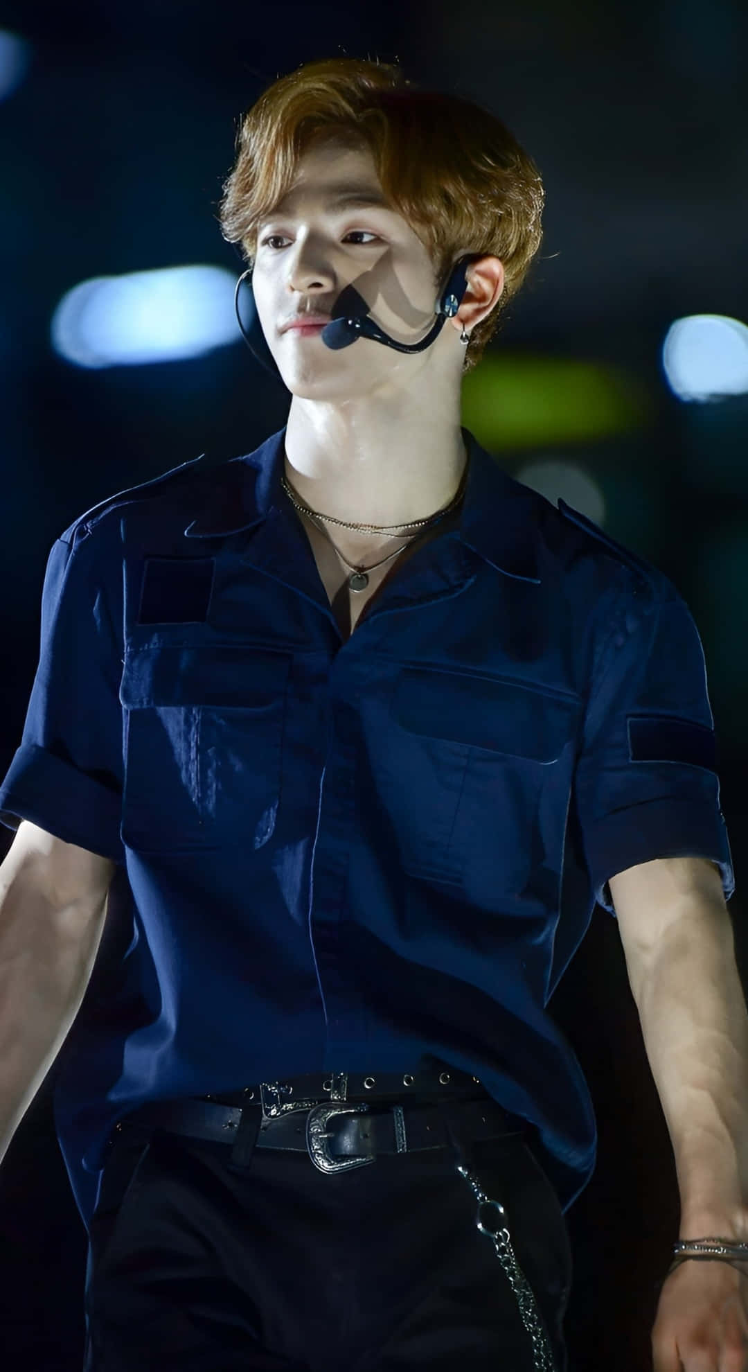 Kim Woojin, stage lights, navy blue short-sleeved shirt, Full HD Phone Wallpaper