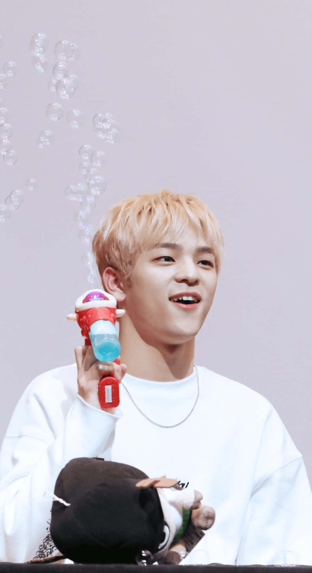 Kim Woojin, blonde hair, red bubble wand, Full HD Phone Wallpaper