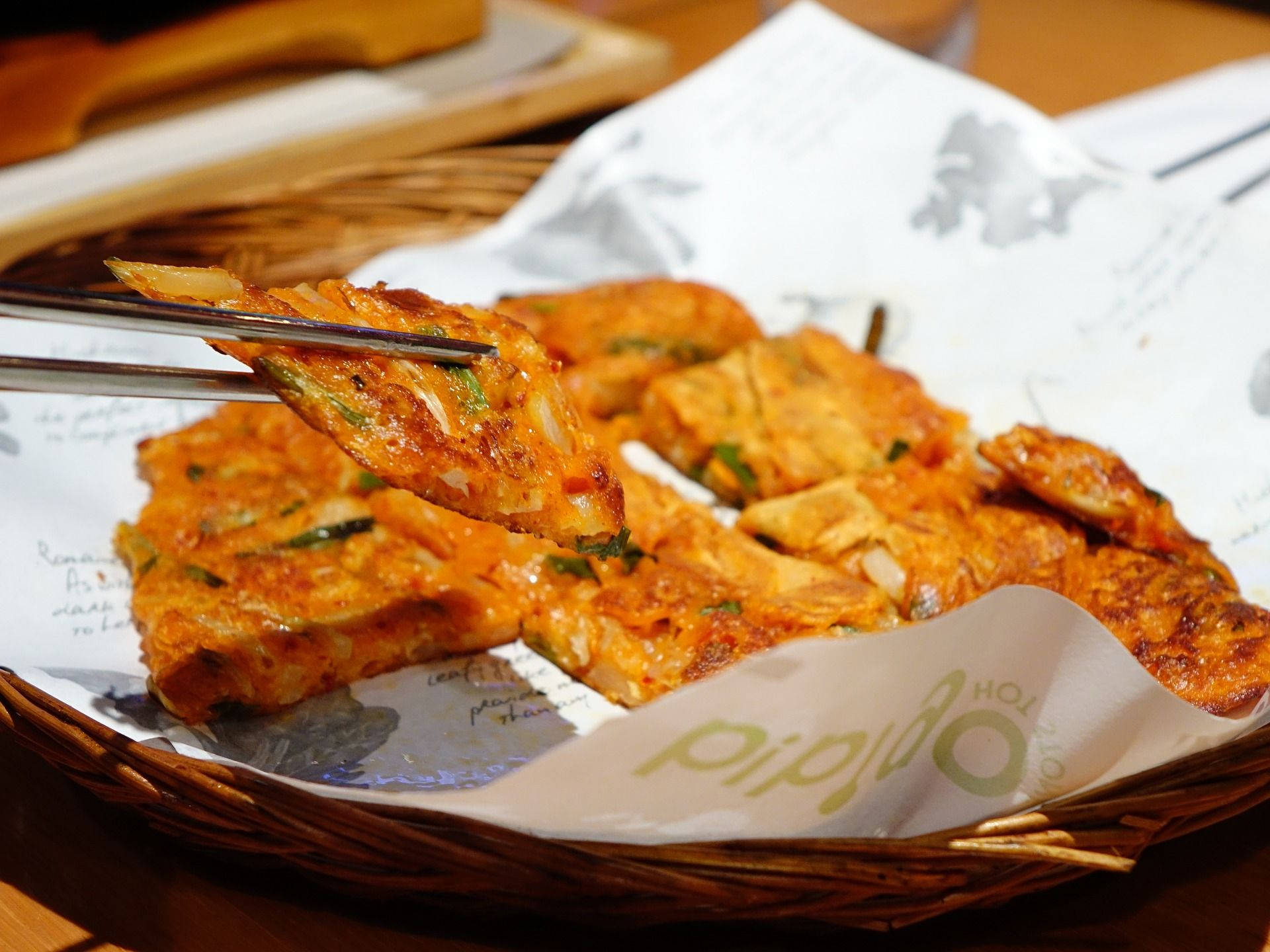 Kimchi Fritters, native plate, woven basket, Full HD Desktop Wallpaper