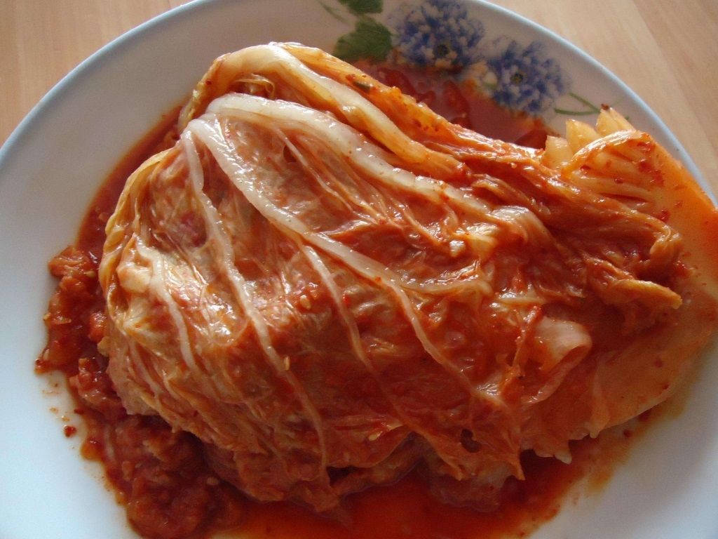 orange fermented kimchi, red kimchi cabbage, white bowl, SD Desktop Wallpaper