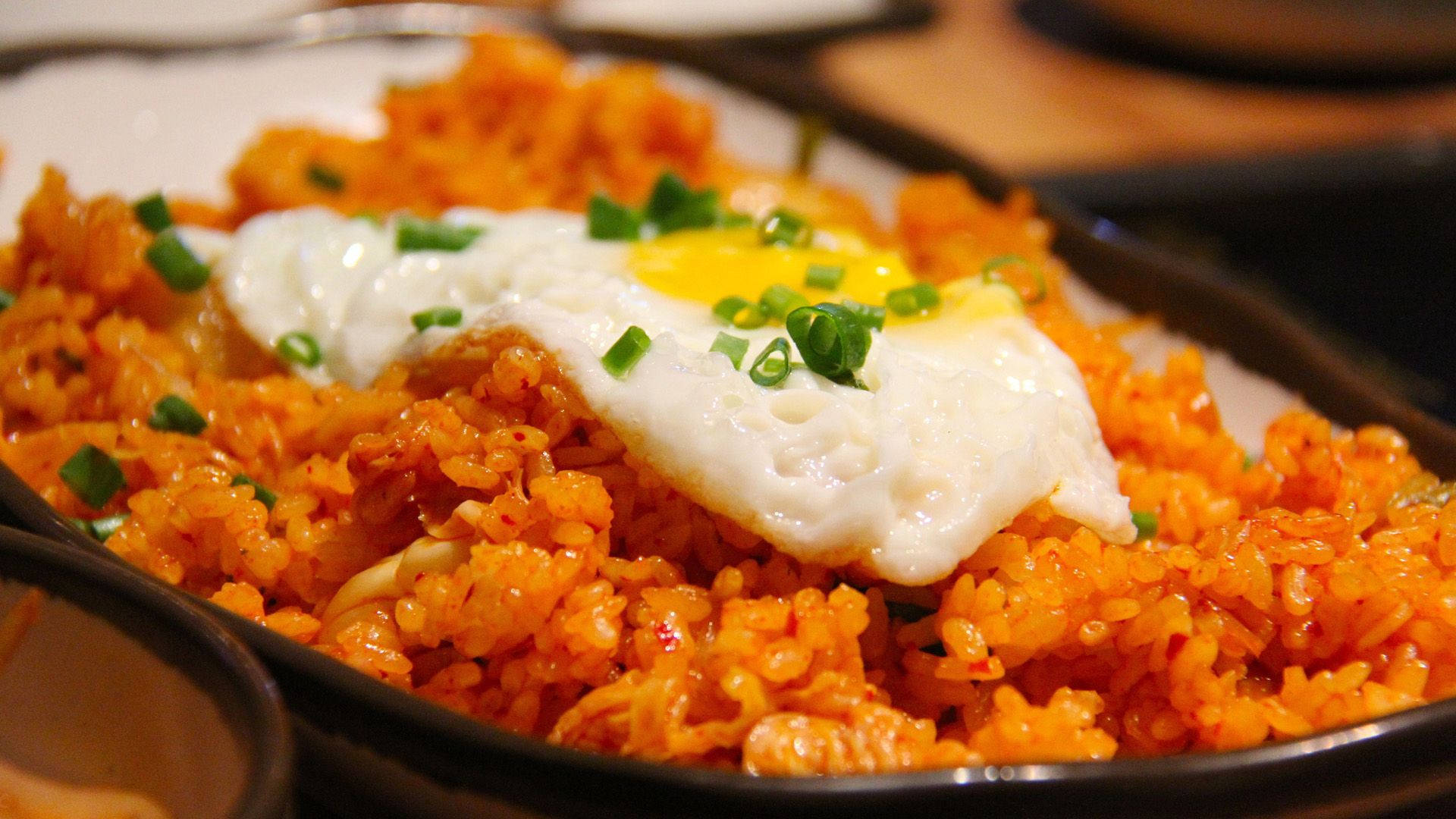 kimchi fried rice, sunny-side-up egg, chopped green onions, Full HD Desktop Wallpaper