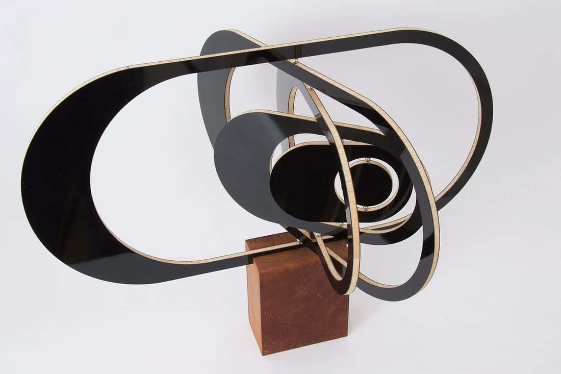 kinetic art, sleek black and gold abstract sculpture, interlocking loops, SD Desktop Wallpaper
