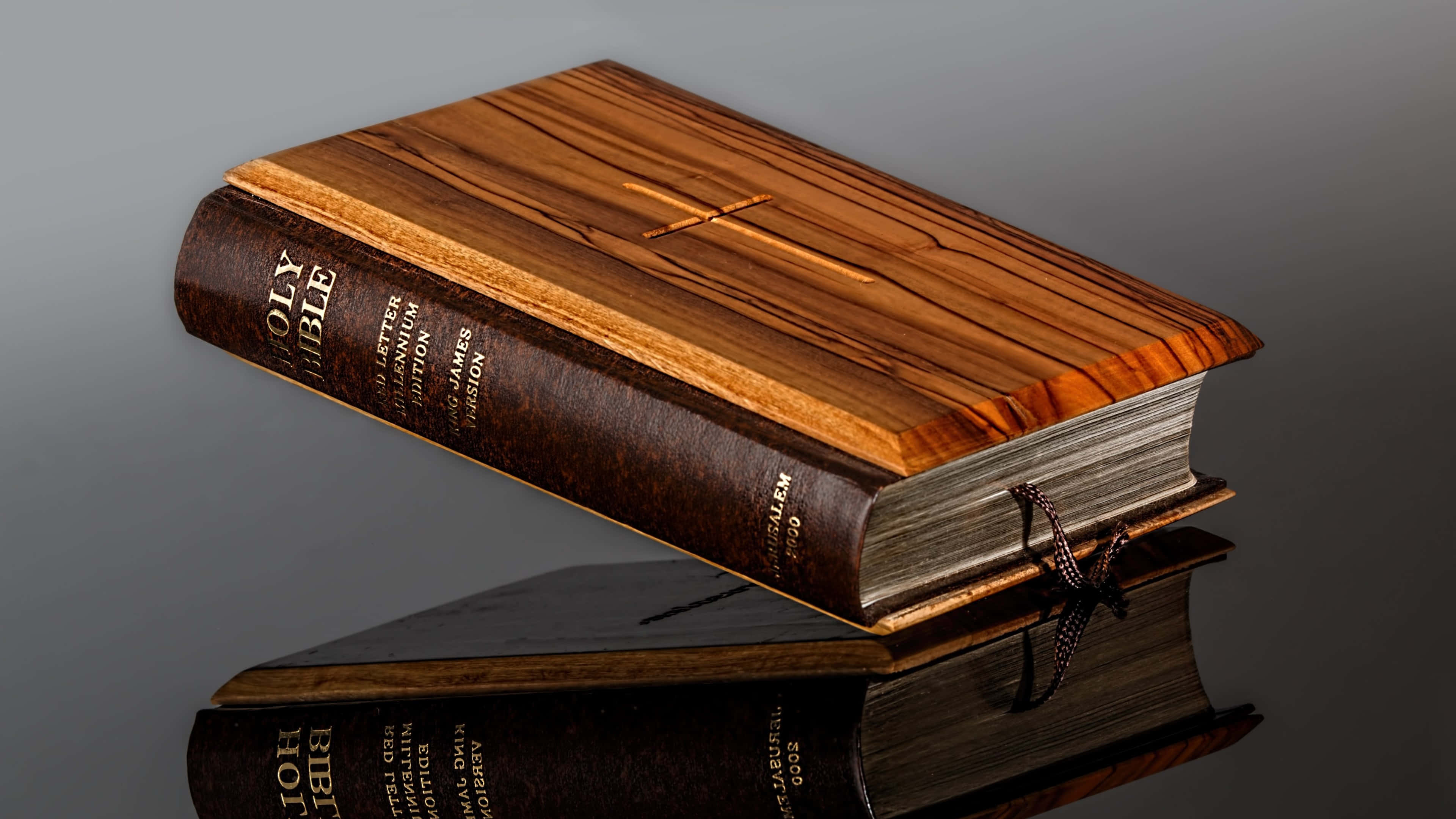 King James Bible, polished wooden Bible, cross inlay, 4K Desktop Wallpaper