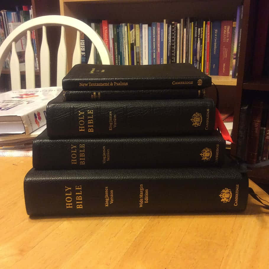 King James Bible, black Cambridge Bibles, gold lettering, SD Desktop Wallpaper