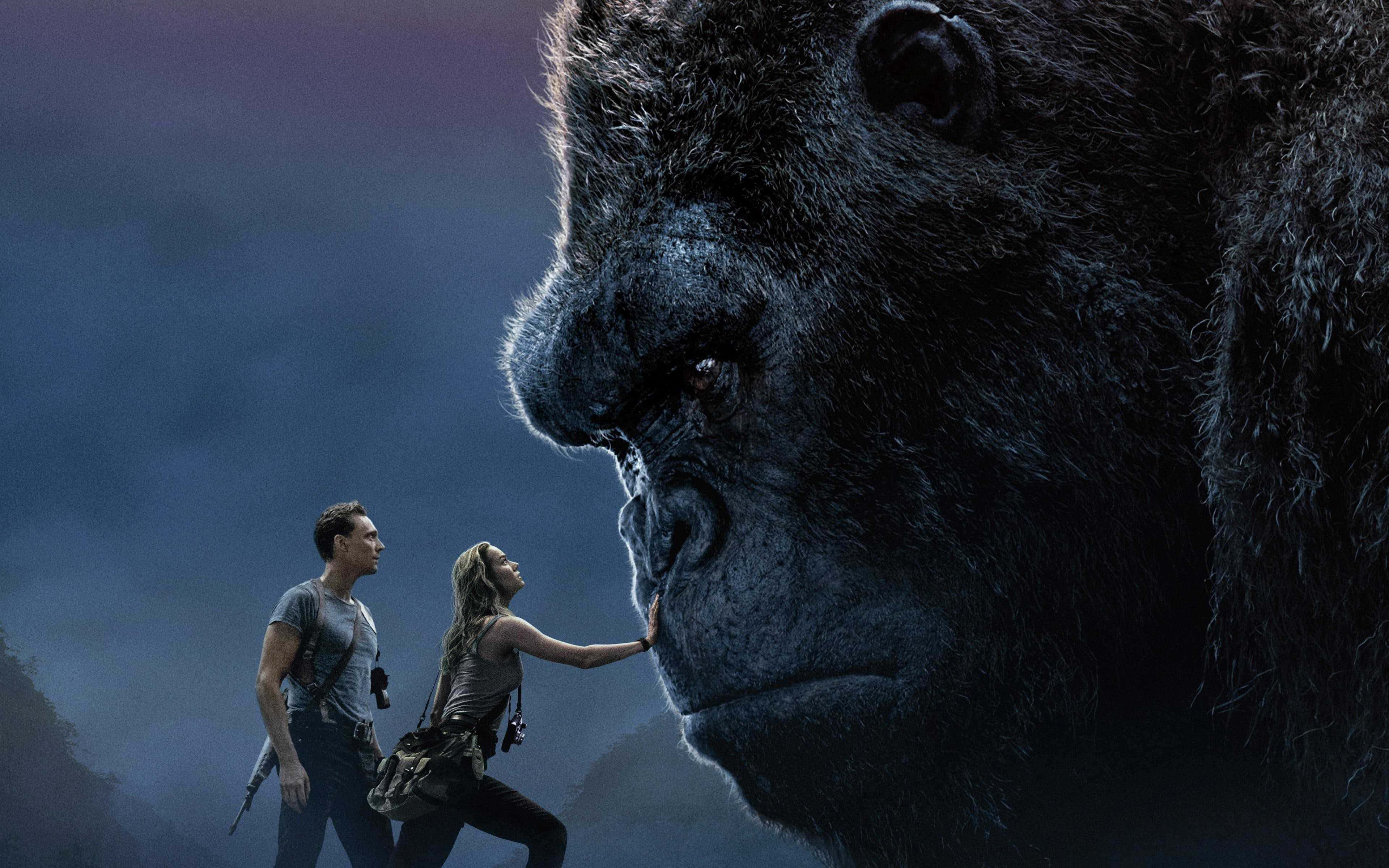 King Kong, skyscraper, misty twilight, 4K Desktop Wallpaper