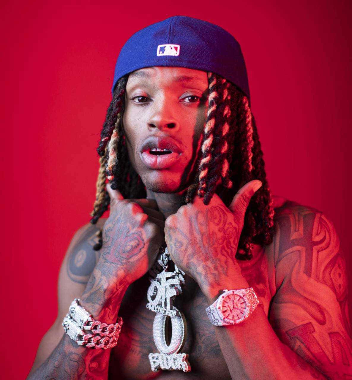 King Von, red backdrop, blue cap, HD Phone Wallpaper