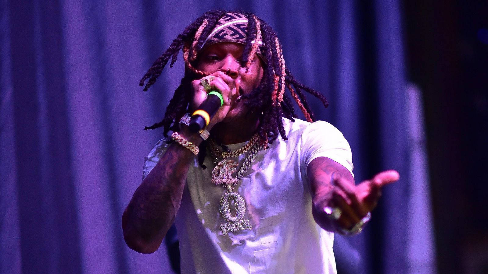 King Von, microphone, purple stage lights, HD Desktop Wallpaper