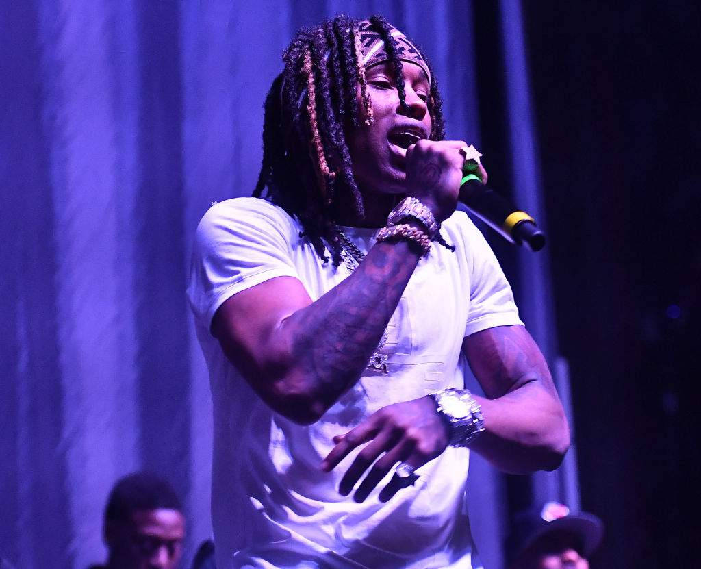 King Von, white shirt, purple stage lights, SD Desktop Wallpaper