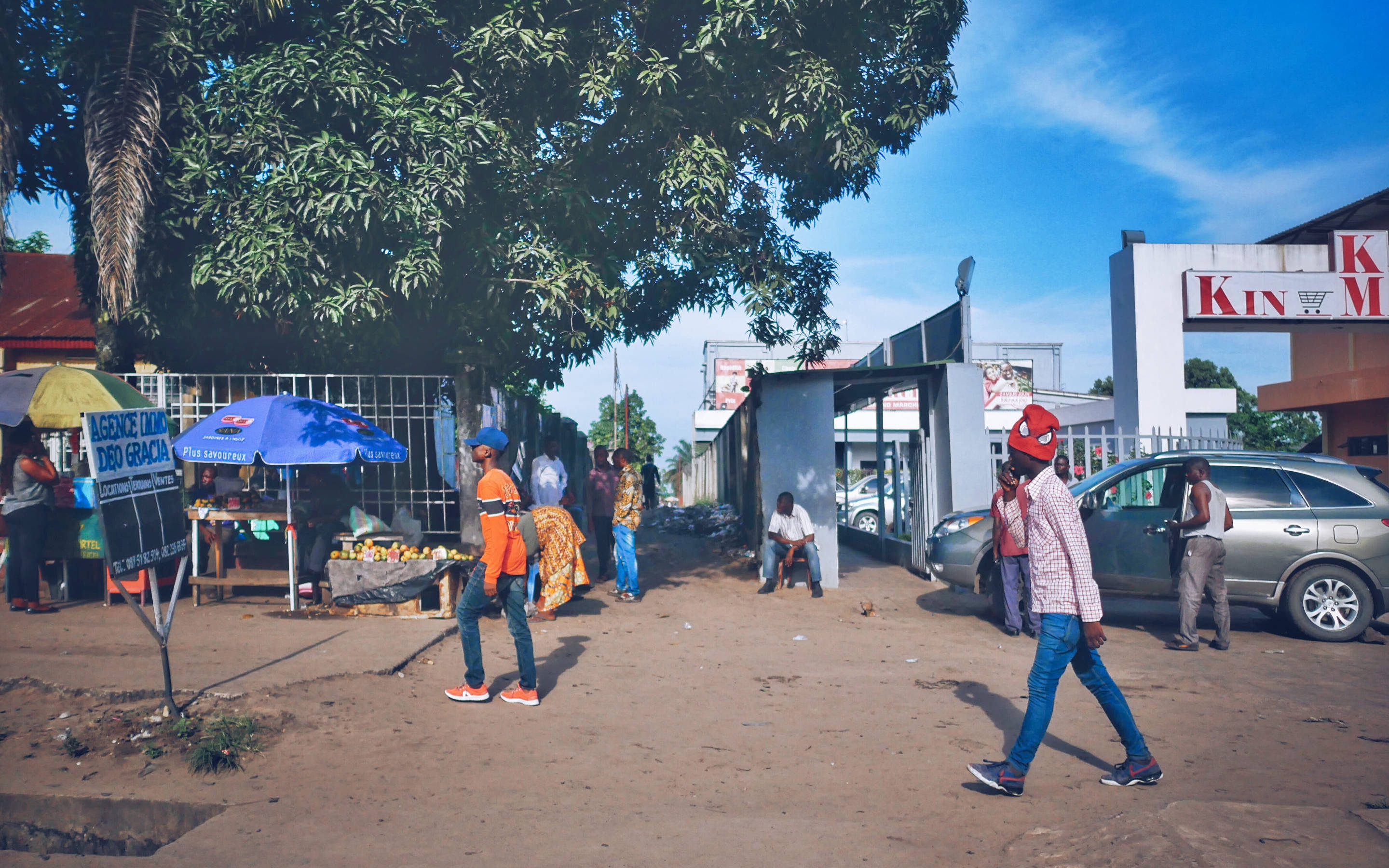 Kinshasa, market stalls, parked car, 2K Desktop Wallpaper