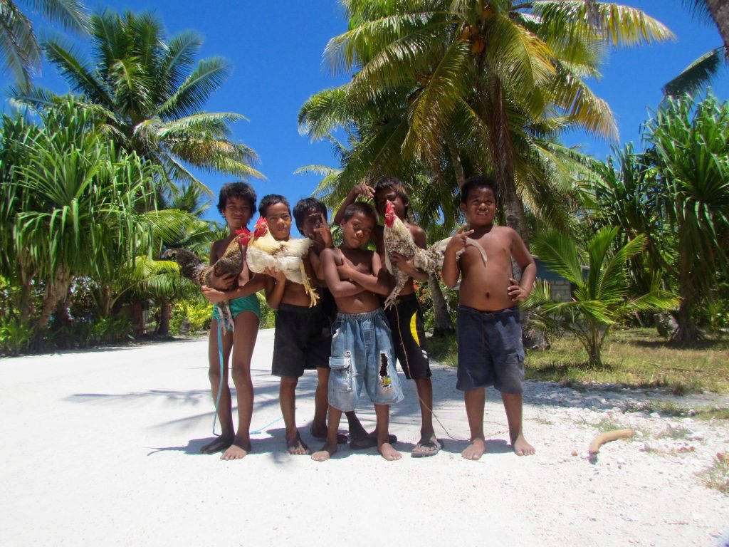 Kiribati, barefoot children, chickens, SD Desktop Wallpaper