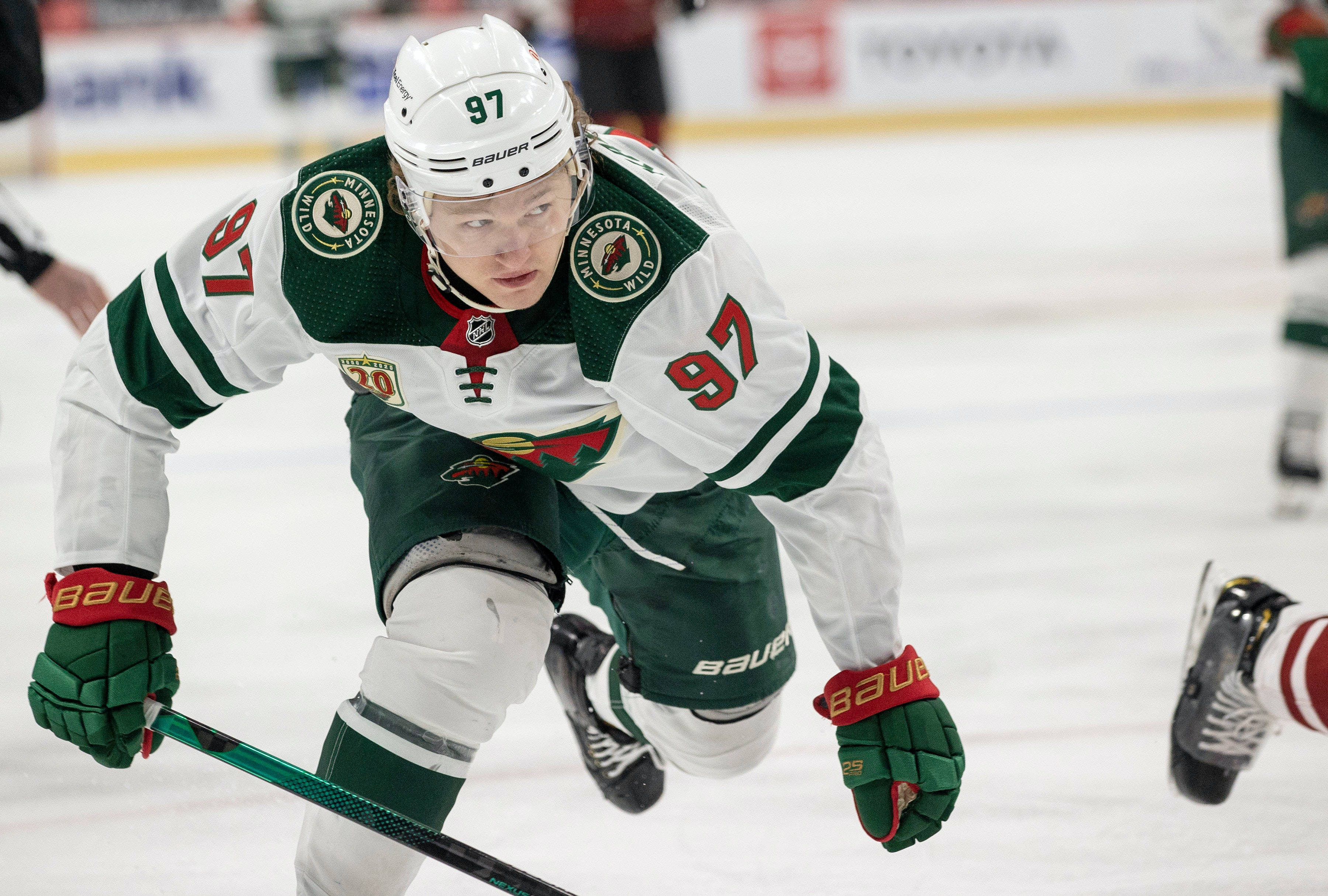 Kirill Kaprizov, green and white gear, ice, 2K Desktop Wallpaper