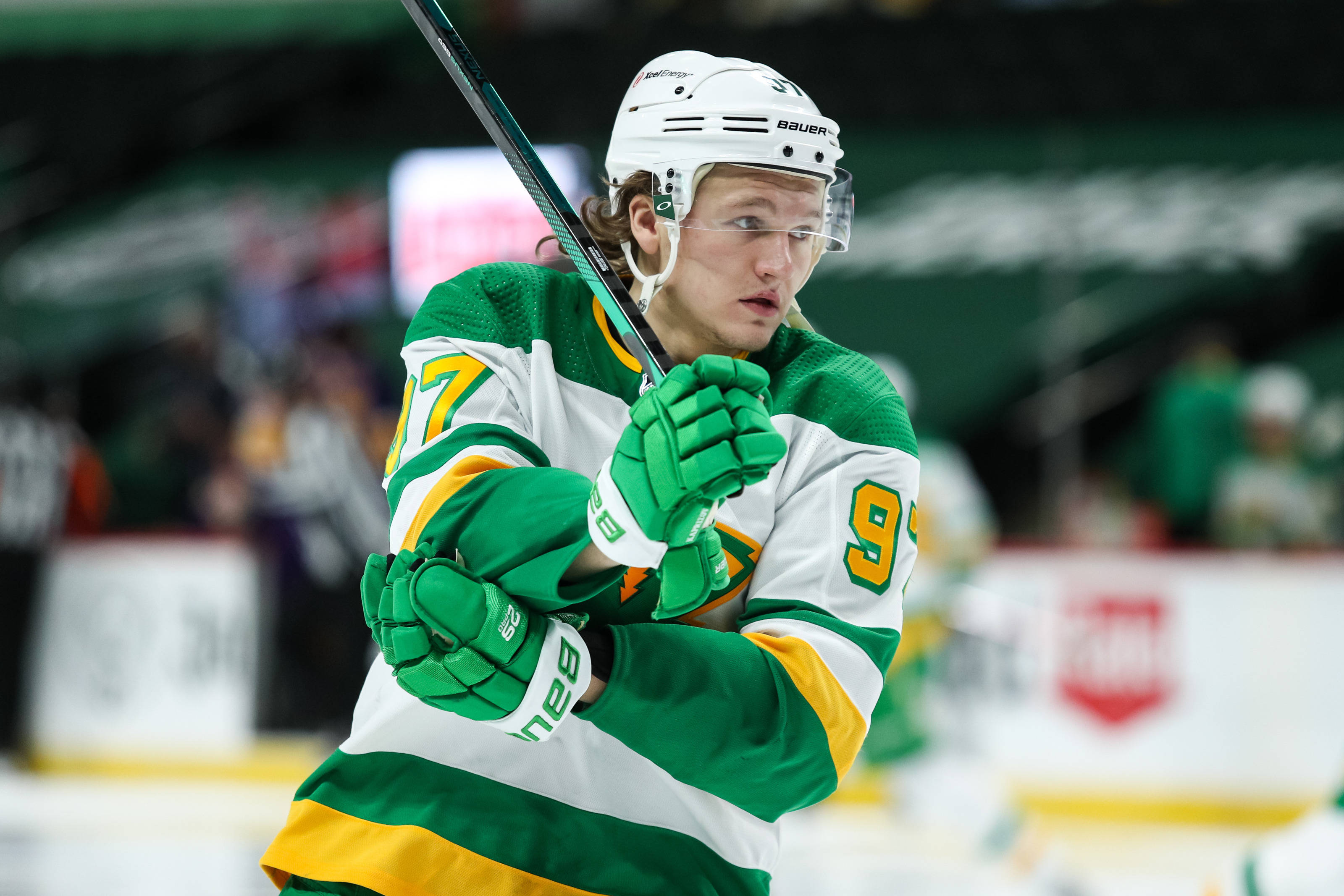 Kirill Kaprizov, ice hockey left wing, green and white uniform, 2K Desktop Wallpaper