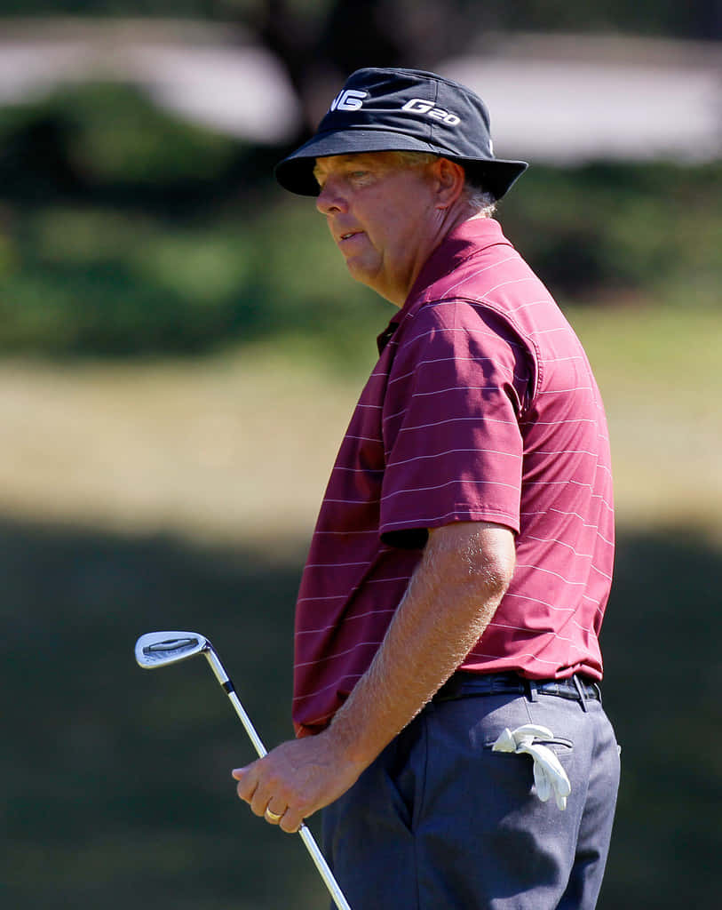Kirk Triplett, white golf club, maroon striped shirt, SD Phone Wallpaper